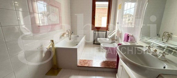 3 bedrooms House in Reggio Emilia, Italy No. 99497 11