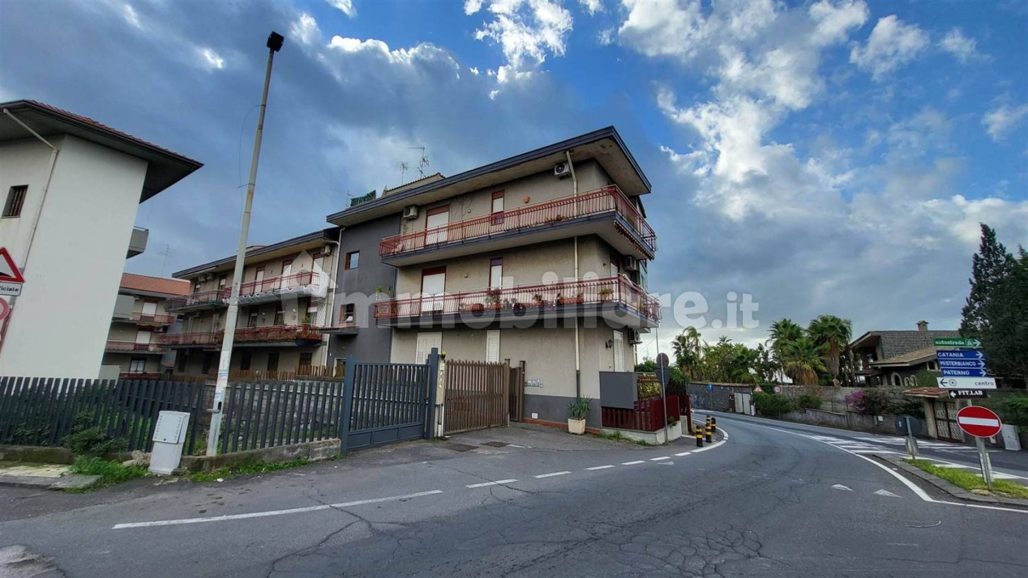 3 غرف نوم شقة في Camporotondo Etneo, Italy رقم 160290