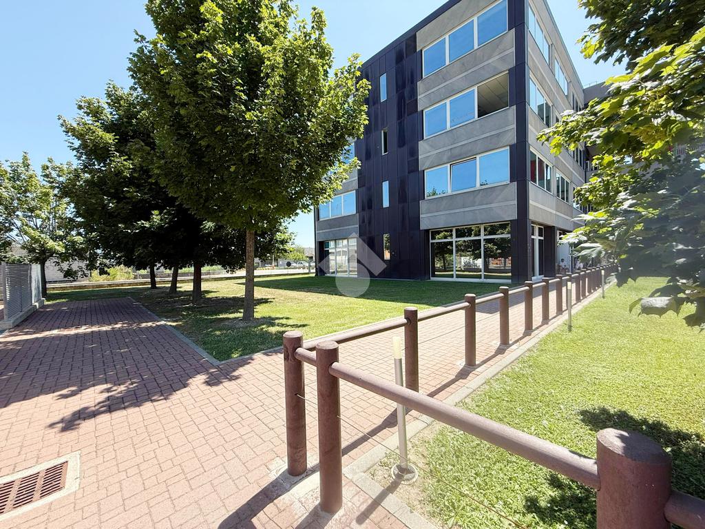 1-salle Bureau à Ivrea, Italy No. 257664