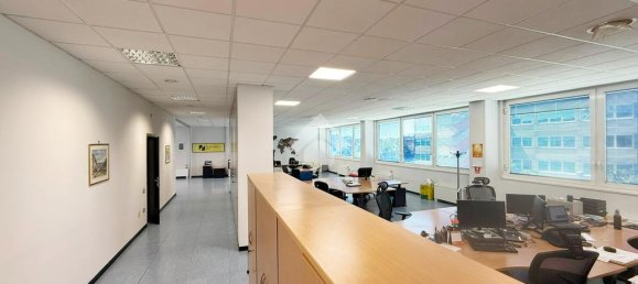 1-salle Bureau à Ivrea, Italy No. 257664 2