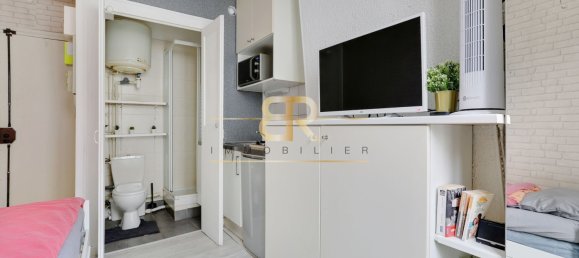 Studio in Paris, France No. 166353 14