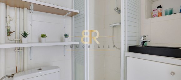 Studio in Paris, France No. 166353 15