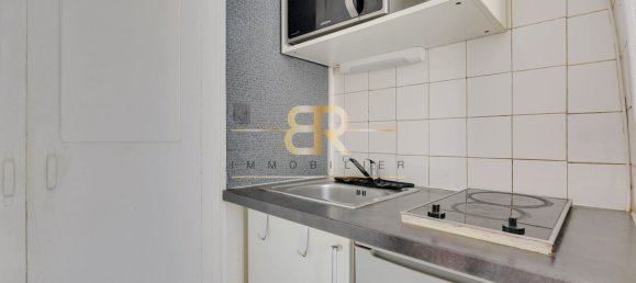 Studio in Paris, France No. 166353 5