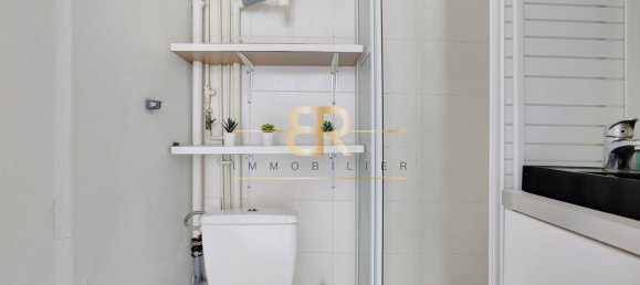 Studio in Paris, France No. 166353 17