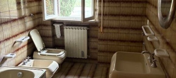 5 rooms Apartment in Ostra, Italy No. 109625 8