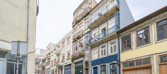 Здание с 6 спальнями в Порту, Португалия № 12834 19