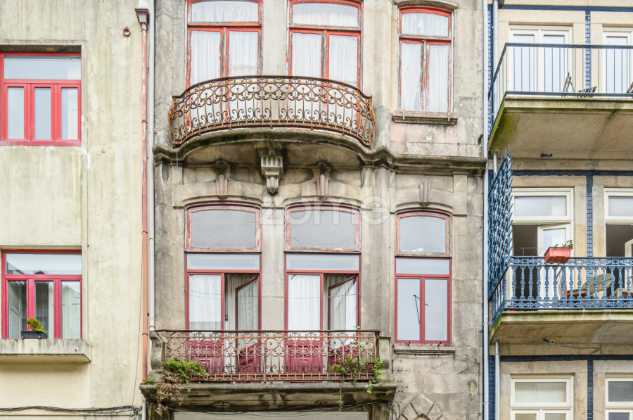 Здание с 6 спальнями в Порту, Португалия № 12834