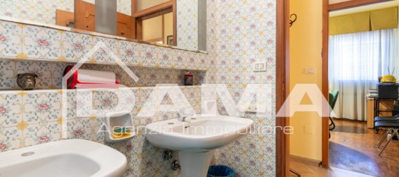 7 bedrooms Office in Forlì, Italy No. 266474 23