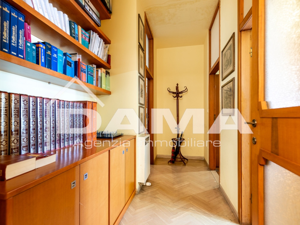 7 bedrooms Office in Forlì, Italy No. 266474