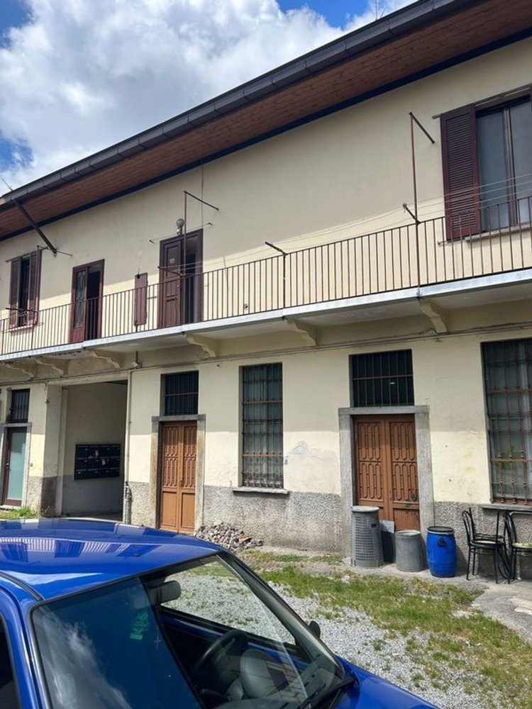 3-salle Appartement à Meda, Italy No. 7873
