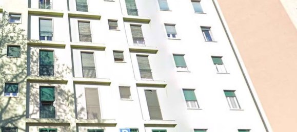 2 bedrooms Apartment in Milan, Italy No. 276198 3