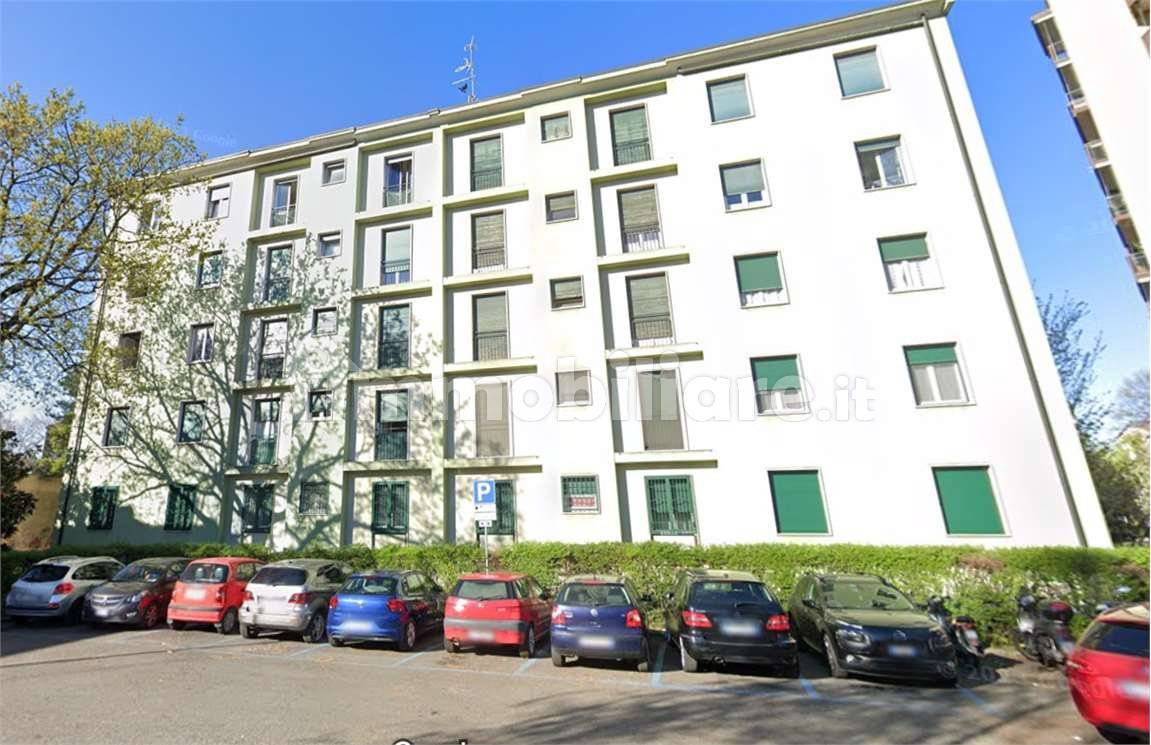 2 bedrooms Apartment in Milan, Italy No. 276198