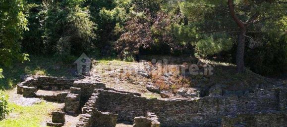 4 bedrooms House in Carrara, Italy No. 50633 25