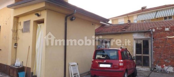 4 bedrooms House in Carrara, Italy No. 50633 17