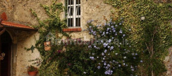 4 bedrooms House in Carrara, Italy No. 50633 24