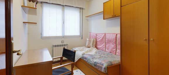 Apartamento de 4 dormitorios en Oviedo, Spain No. 156264 4