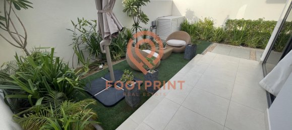 Moradia em banda T3 em Dubai, UAE N.º 24435 2