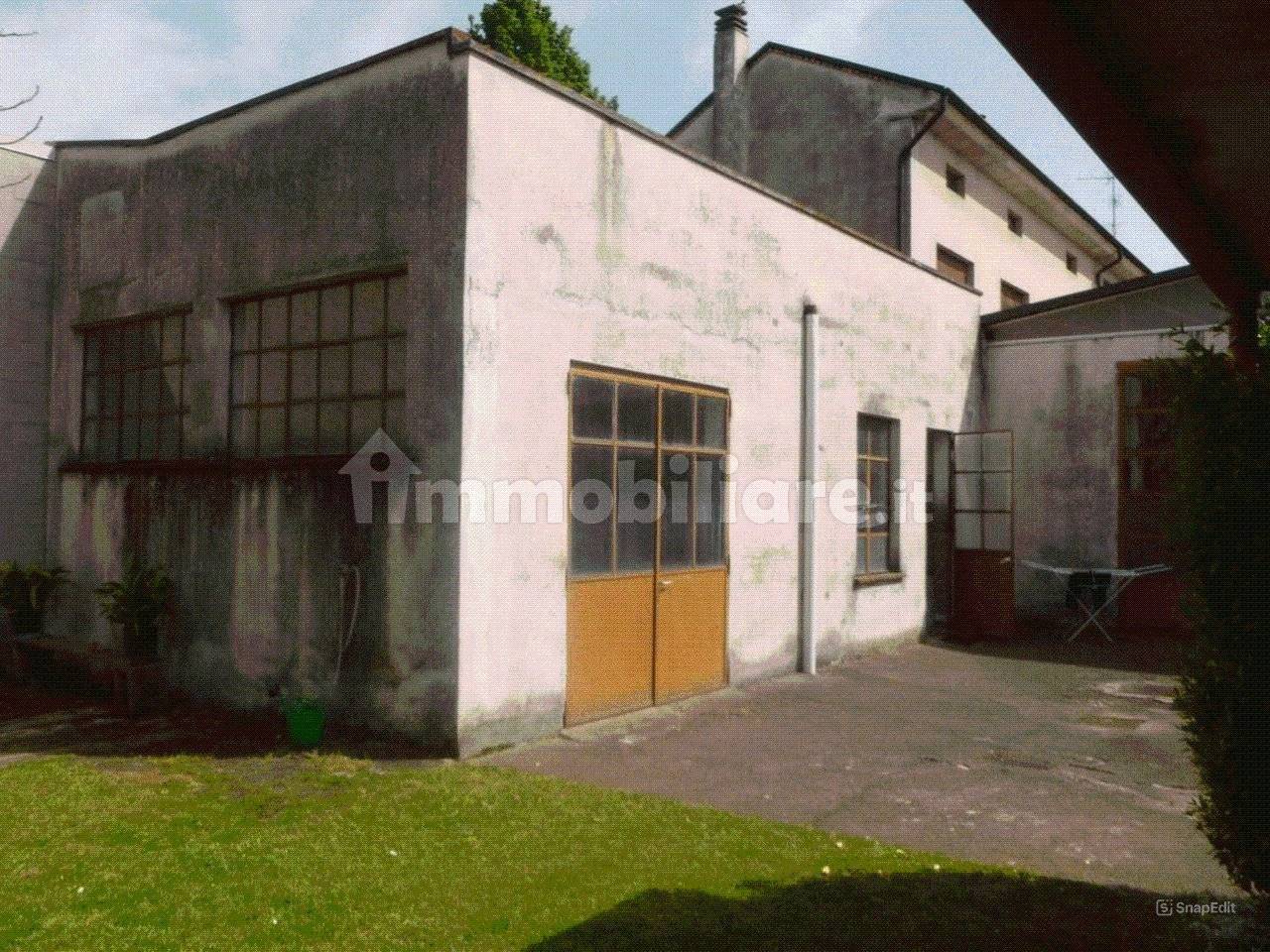 5 rooms Building in Cesano Maderno, Italy No. 47976