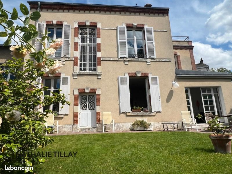 5 bedrooms House in Orleans, France No. 210205