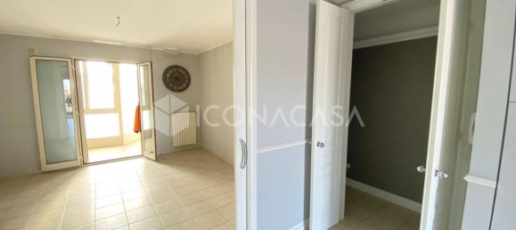 4 rooms Apartment in Bitonto, Italy No. 20214 10