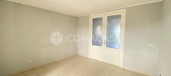 4 rooms Apartment in Bitonto, Italy No. 20214 5