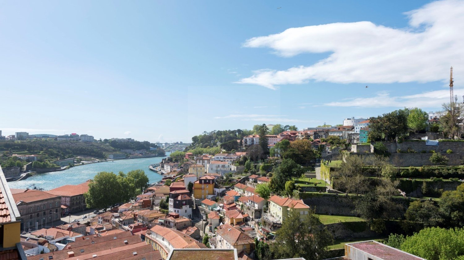  بناية في Porto, Portugal 2000متر مربع رقم 124447