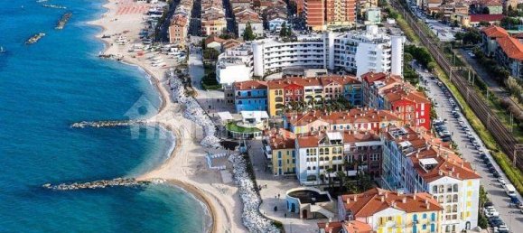 3 rooms Commercial property in Porto Recanati, Italy No. 149333 19