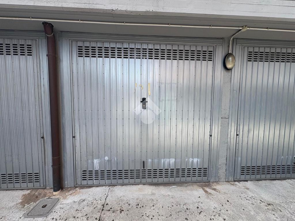 1 room Garage in Senago, Italy No. 329586