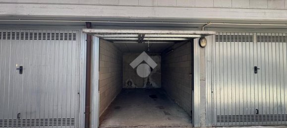 1 room Garage in Senago, Italy No. 329586 2