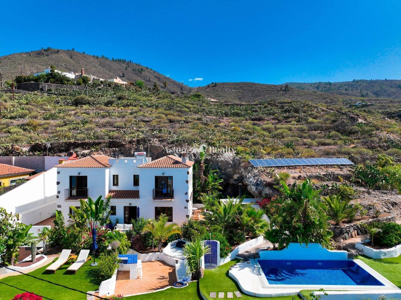 5 bedrooms Villa in Guia de Isora, Spain No. 205826