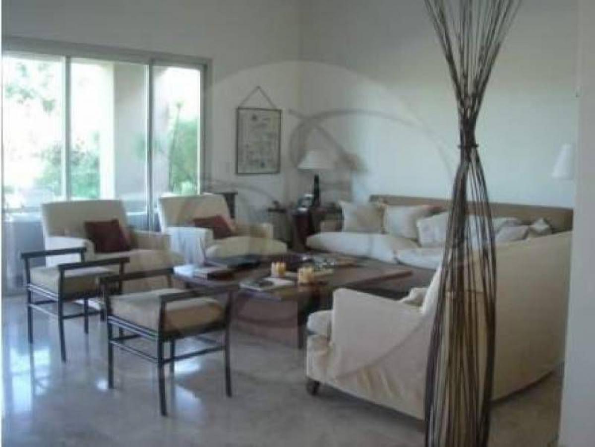 Casa de 3 dormitorios en Pilar, Argentina No. 74944