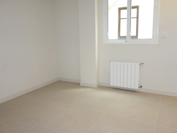 4 bedrooms Apartment in Valencia, Spain No. 93925