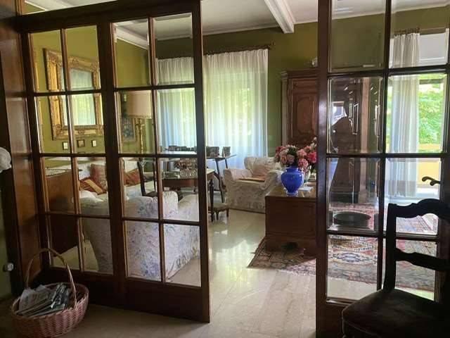 6 rooms Apartment in Modena, Italy No. 34128