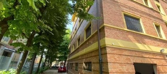 6 rooms Apartment in Modena, Italy No. 34128 3