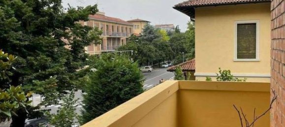 6 rooms Apartment in Modena, Italy No. 34128 4