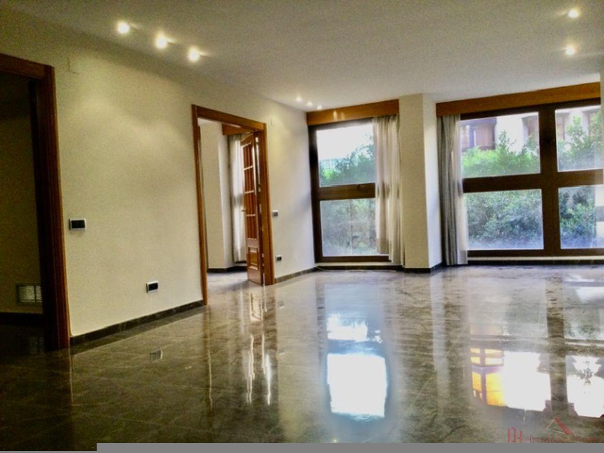 Apartamento de 5 dormitorios en Valencia, Spain No. 102030