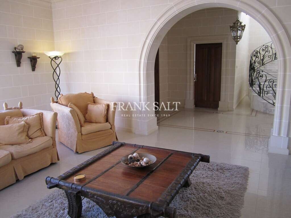 4 bedrooms Villa in Zurrieq, Malta No. 6592