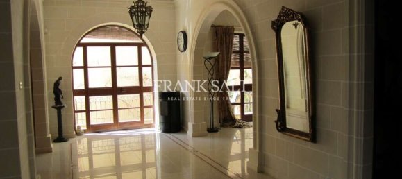 4 bedrooms Villa in Zurrieq, Malta No. 6592 2