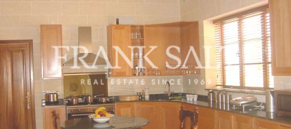 4 bedrooms Villa in Zurrieq, Malta No. 6592 3