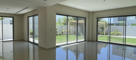 4 bedrooms Villa in Muwaileh, UAE No. 10422 3