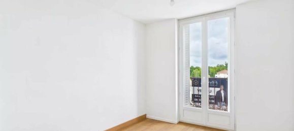 2 bedrooms Apartment in Sainte-Savine, France No. 60634 8