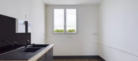 2 bedrooms Apartment in Sainte-Savine, France No. 60634 9