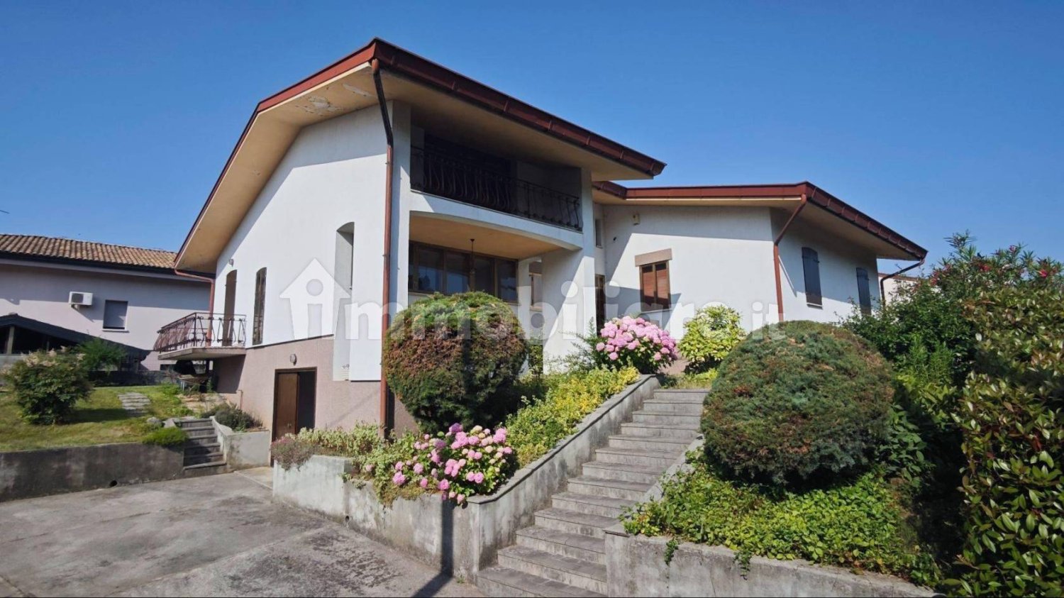 Villa de 4 dormitorios en Udine, Italy No. 286429