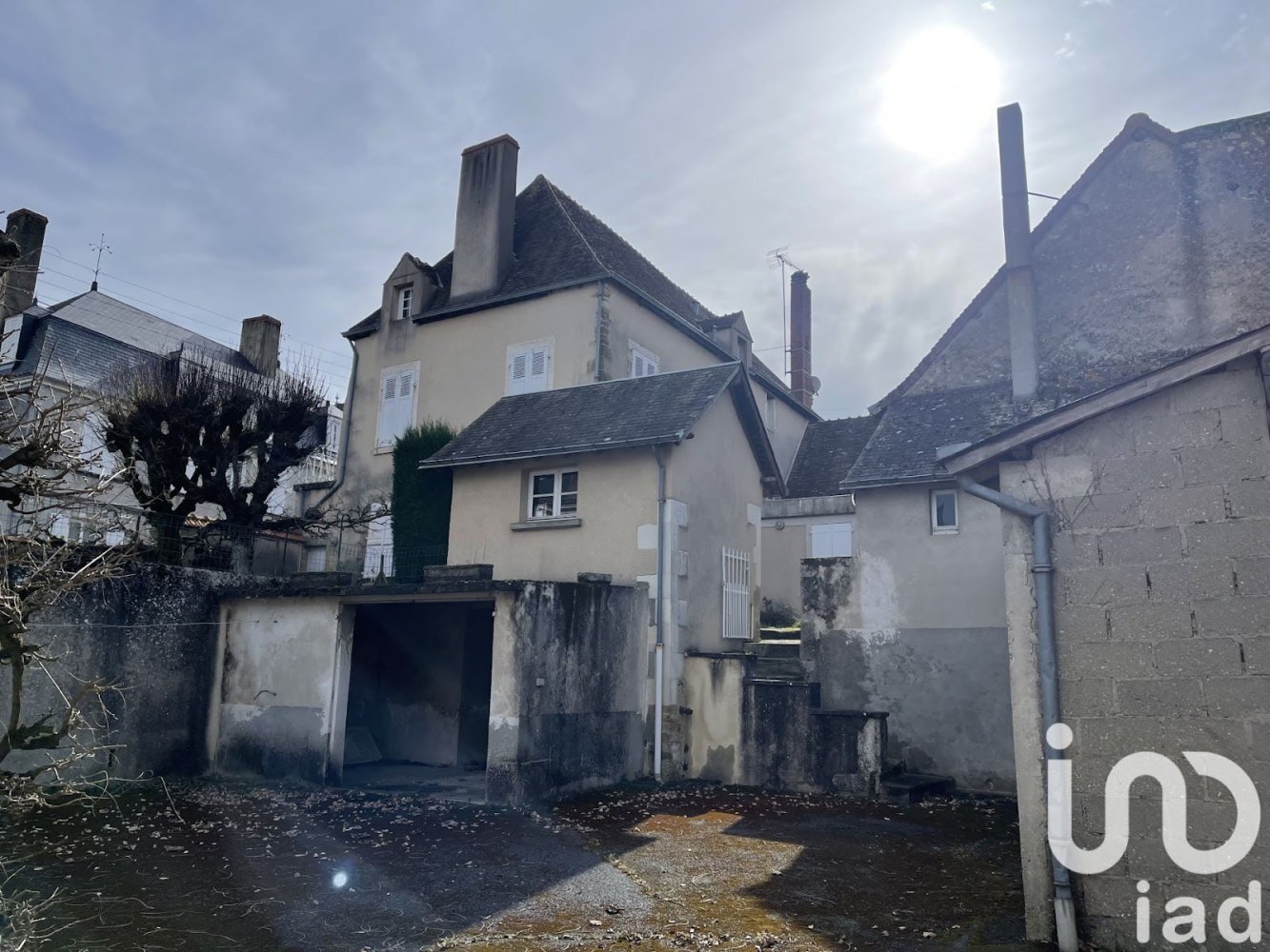 Casa de 10 divisões em Buzancais, France N.º 244999