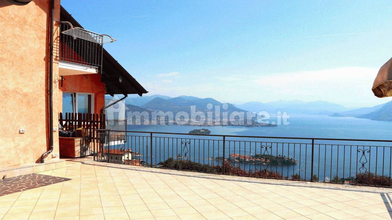 4 bedrooms Villa in Stresa, Italy No. 88023