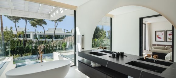 Villa de 6 dormitorios en Marbella, Spain No. 109073 17