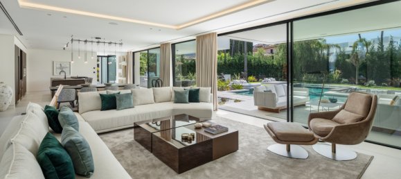 Villa de 6 dormitorios en Marbella, Spain No. 109073 2