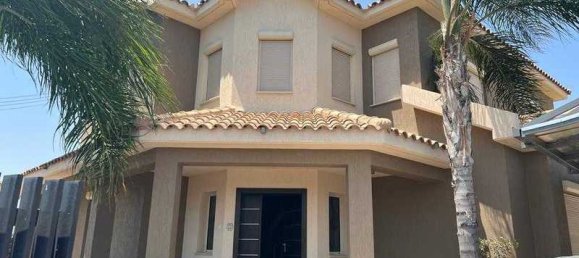 4 bedrooms House in Kato Polemidia, Cyprus No. 6547 10