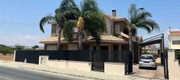 4 bedrooms House in Kato Polemidia, Cyprus No. 6547 5