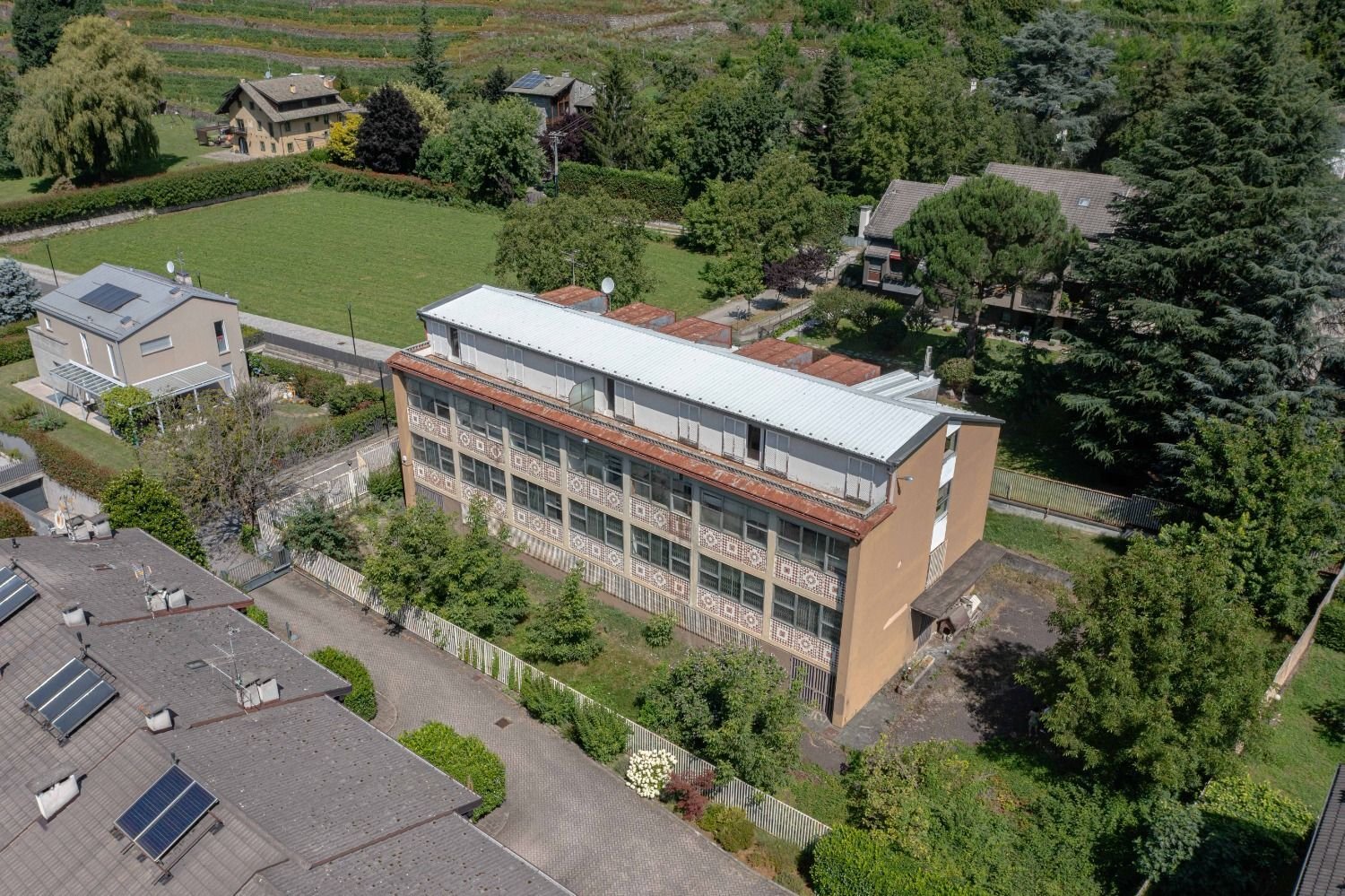 Bâtiment à Montagna in Valtellina, Italy 1575m² No. 336474